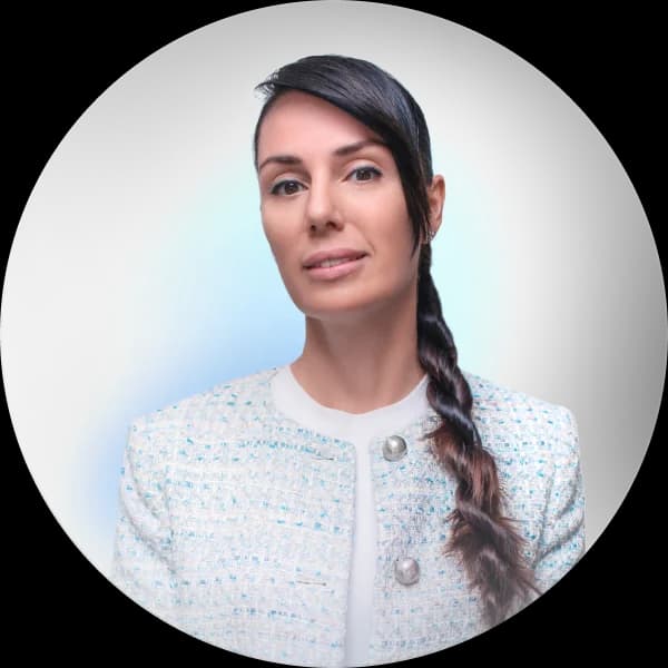 Валентина Липская — Клинический психолог, гештальт-терапевт, член ассоциации КПТ, ICF-коуч и эксперт программы MBA.